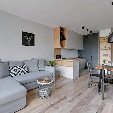 Apartment Obroncow Wybrzeza By Downtown